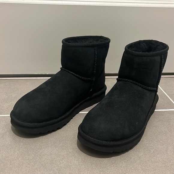 Ugg classic mini